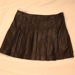 Mint condition! Faux leather bcbg maxazria pleated mini skirt
